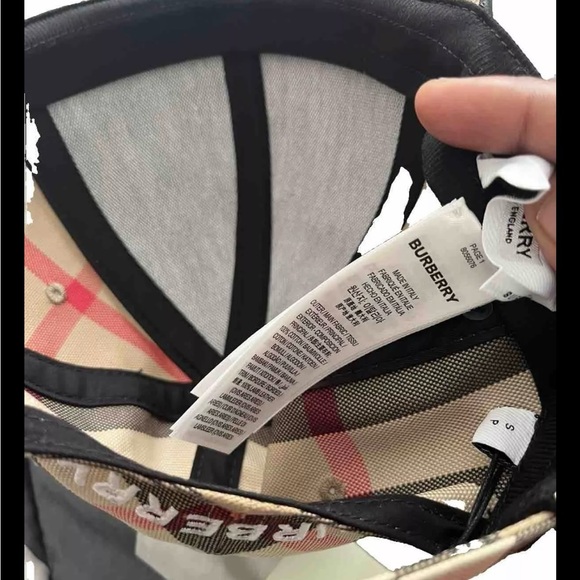Burberry Baseball Cap Never Worn - Picture 2 of 4